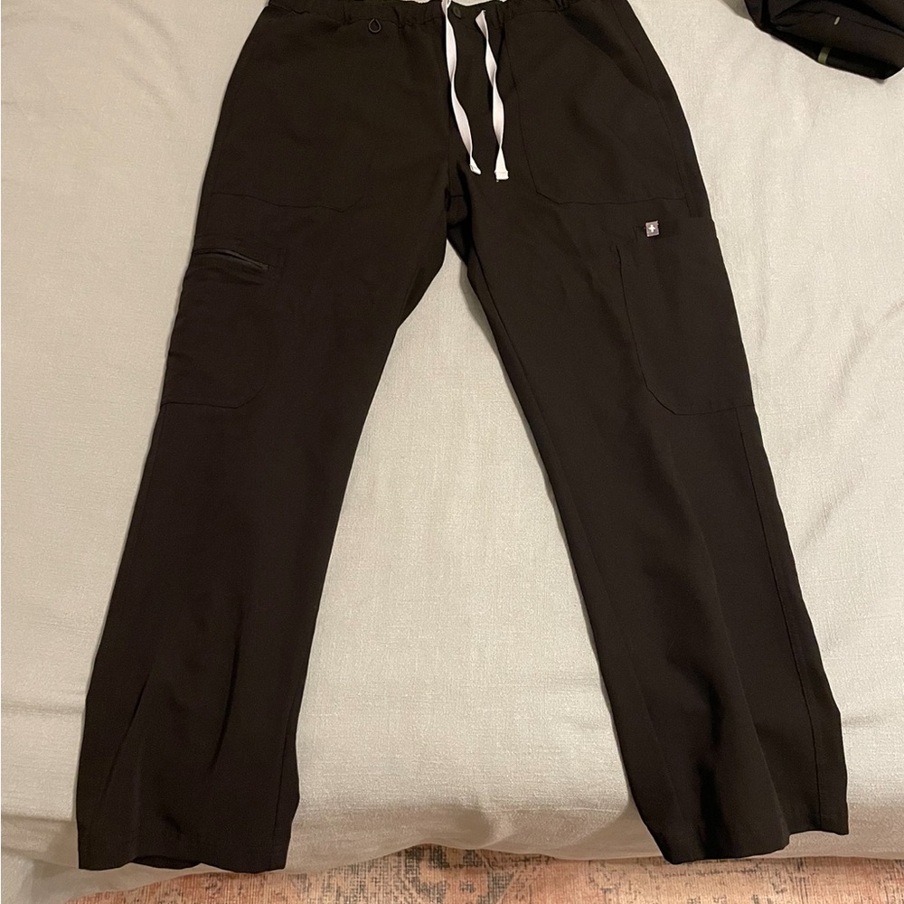 Figs Cargo Scrub bottom. Great shape
